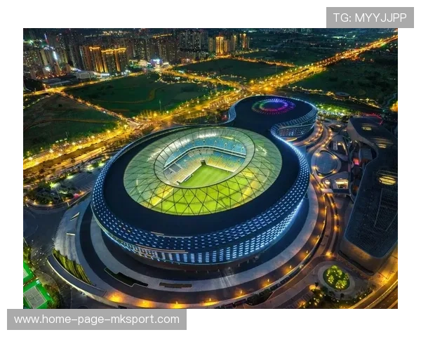 成都蓉城边线穿插撕裂对方布局